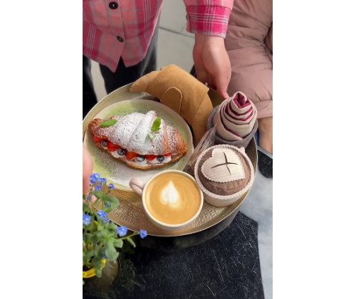 Игрушка для собак кекс Happy Peppy (Хэппи Пеппи) с отверстиями для корма Красный Игрушка для собак кекс Happy Peppy (Хэппи Пеппи) с отверстиями для корма Красный