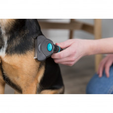 Расческа-триммер для удаления подшерстка у собак Trixie (Трикси) 7 х 15 см для короткой шерсти