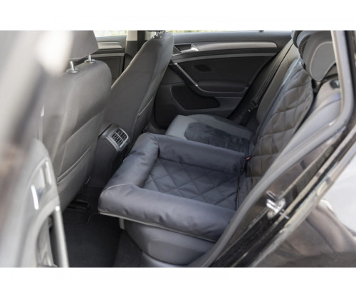 Лежак на сиденье в машину для собак Trixie (Трикси) 61х10х50 см